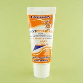Crema pentru pistrui si piele patata cu ulei de argan şi 11 plante bio FAVISAN (40 ml)
